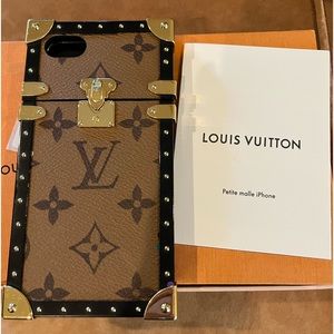Louis Vuitton petite. Malle  iPhone 7 case in amazing condition.